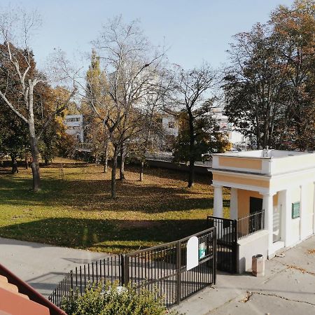 Apartman Pri Parku Sered' Екстер'єр фото