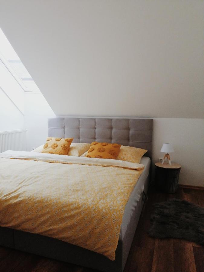 Apartman Pri Parku Sered' Екстер'єр фото